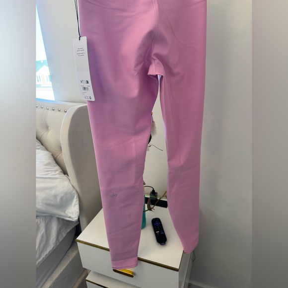 ALO Yoga HIGH-WAIST AIRLIFT LEGGING - Candy Heart Pink - Picture 9 of 9